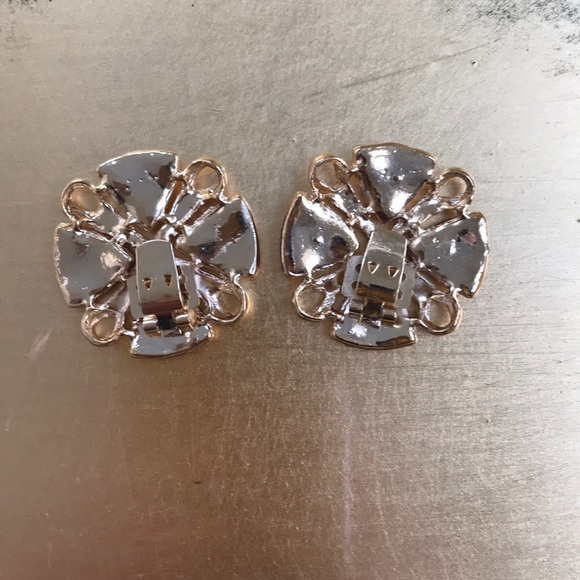 Gold Shoe Clips - Picture 5 of 5